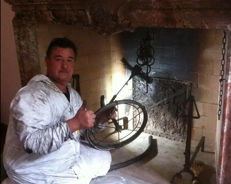 Mino lo Spazzacamino pulizia canne fumarie